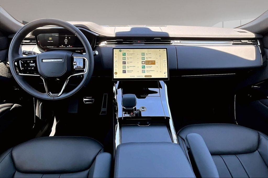 New 2026 SANTORINI BLACK Land Rover Dynamic SE image 5