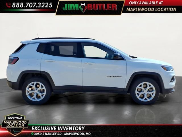 Used 2024  Jeep Latitude image 5