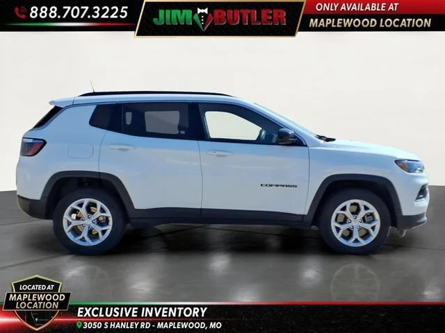 Used 2024  Jeep Latitude image 5
