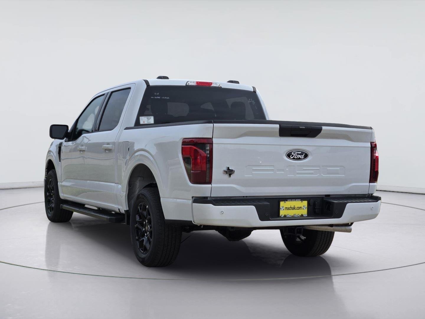 New 2026 Oxford White Ford XLT image 4