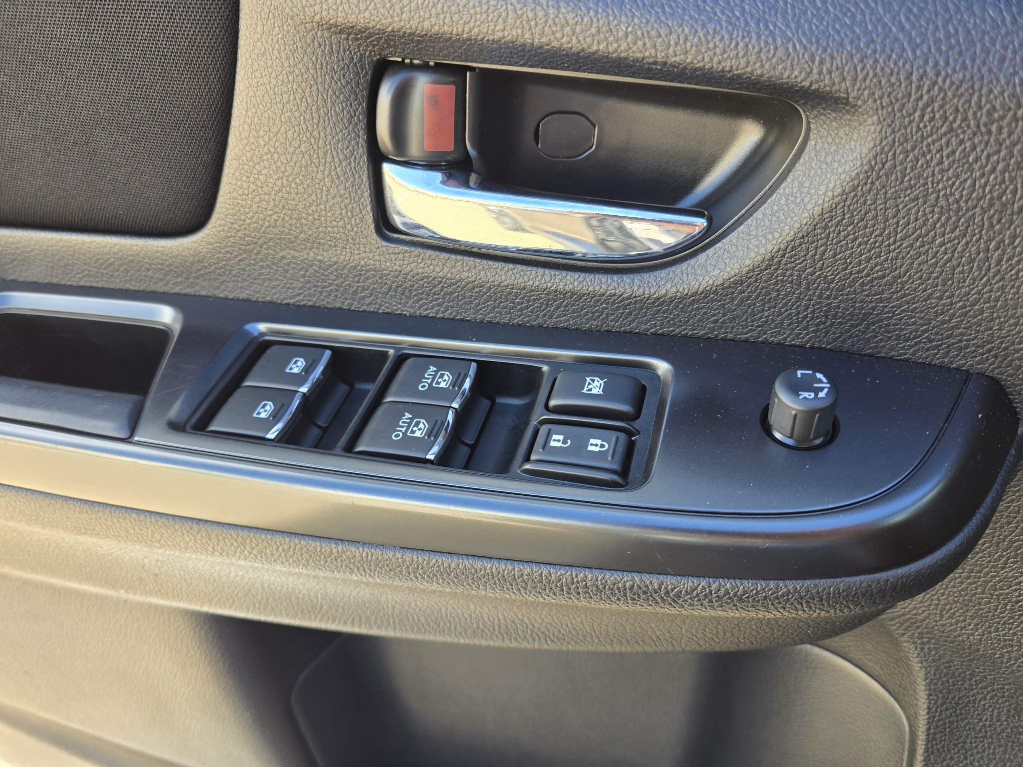 Used 2018 Dark Gray Metallic Subaru Premium image 18