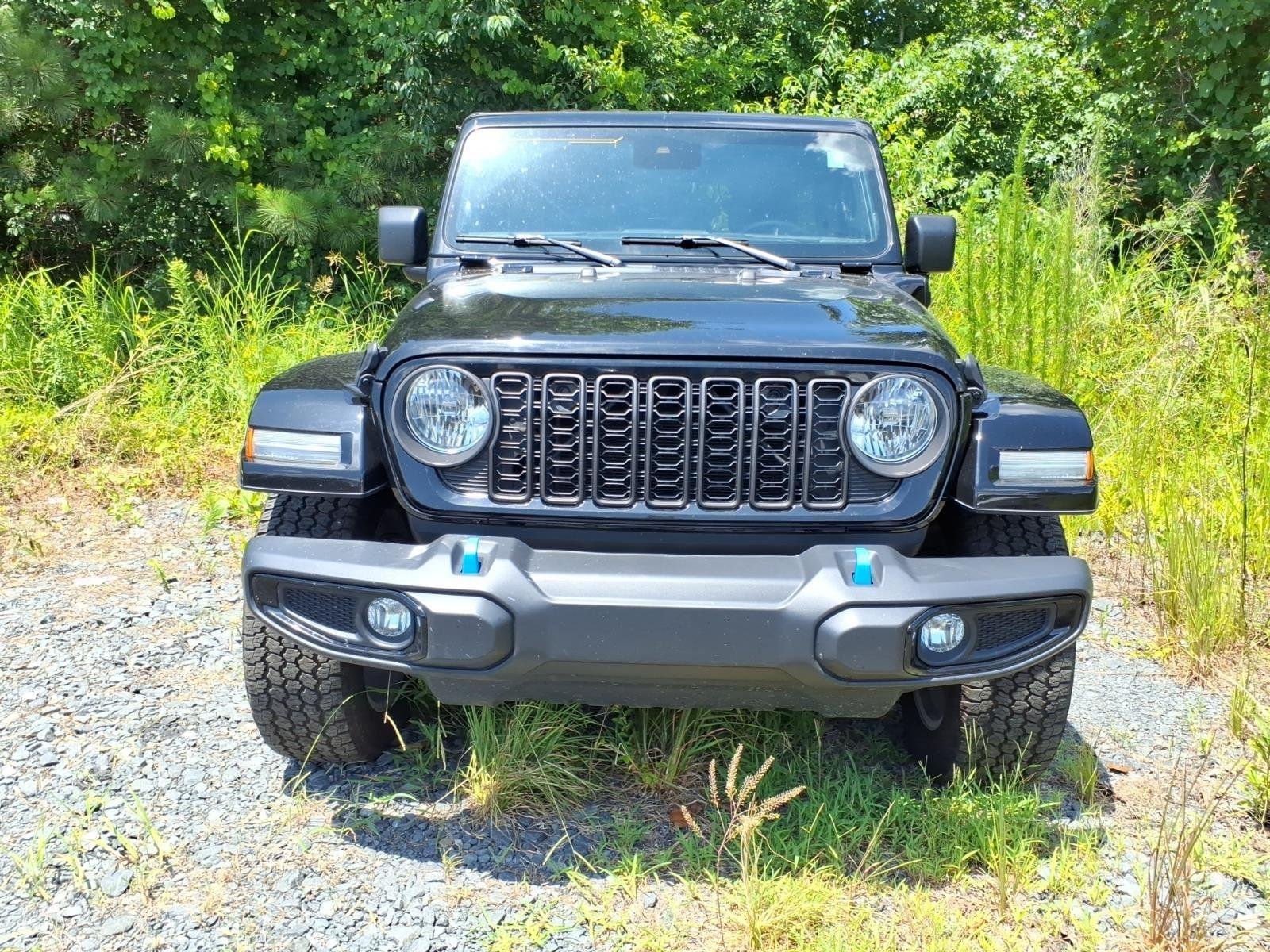 Used 2024 Black Clearcoat Jeep Sport S image 4