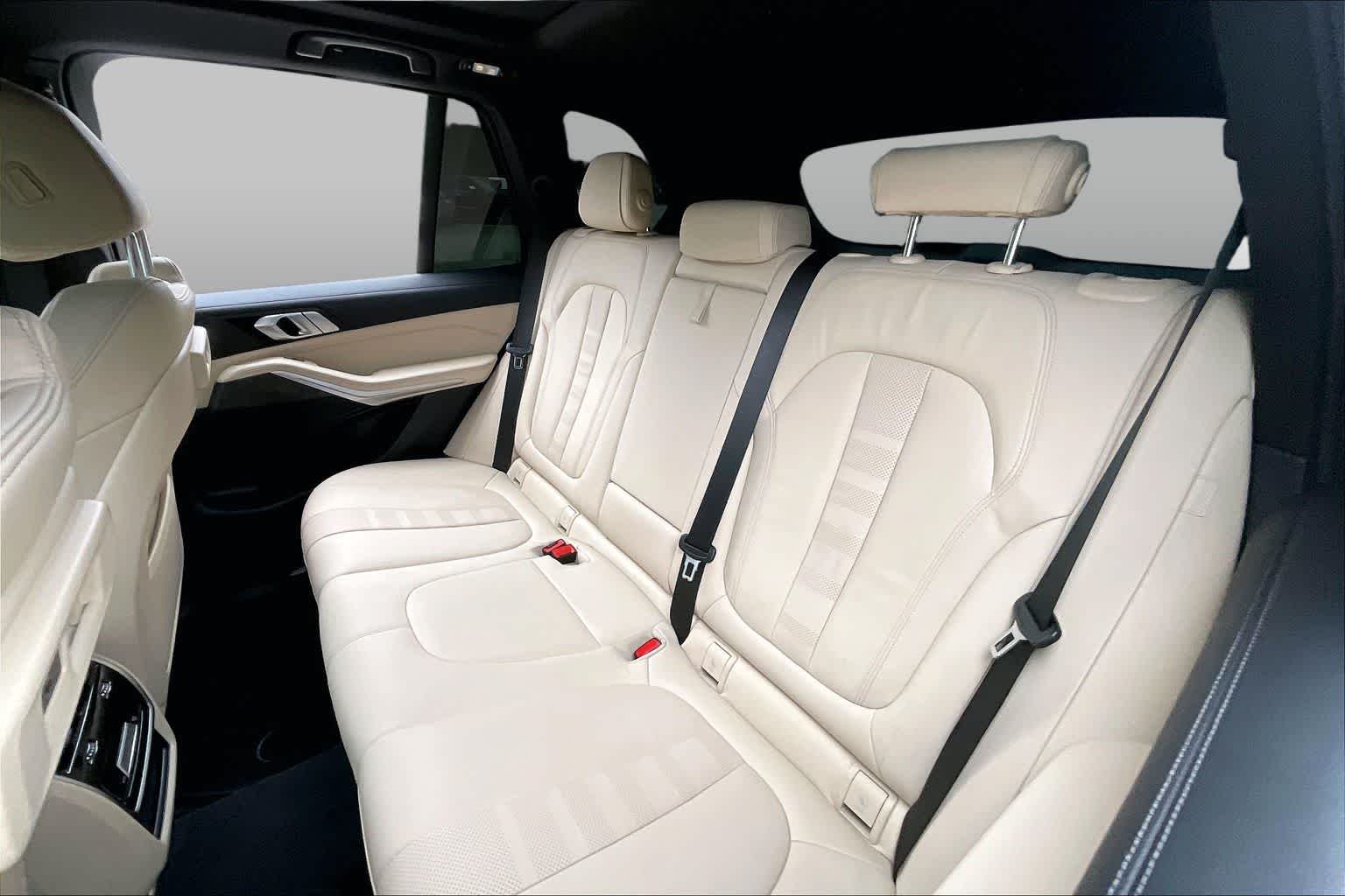Used 2022 Arctic Grey Metallic BMW sDrive40i image 21