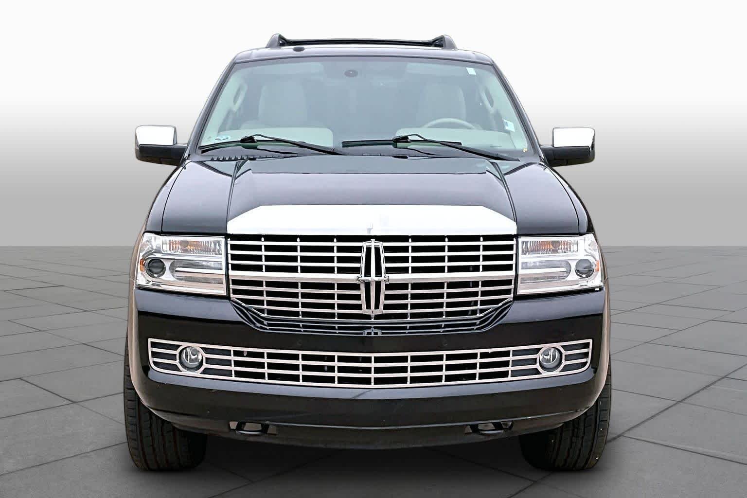 Used 2014 Tuxedo Black Metallic Lincoln  image 3
