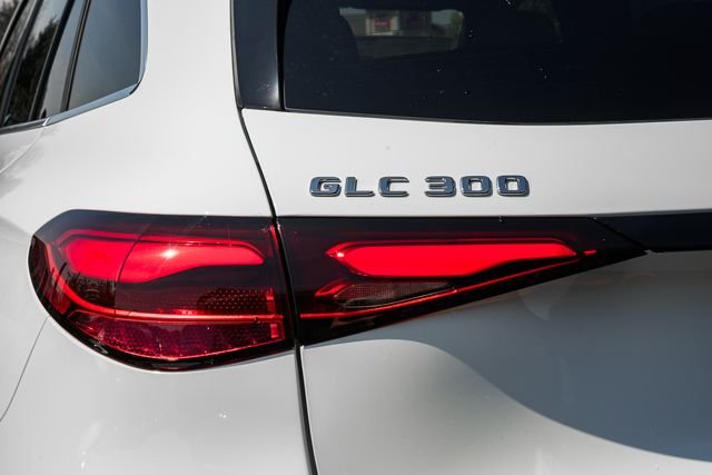 New 2026 Polar White Mercedes-Benz GLC 300 image 7