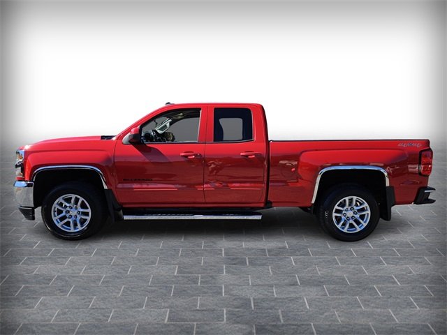 2017 Chevrolet Silverado 1500 LT photo 4