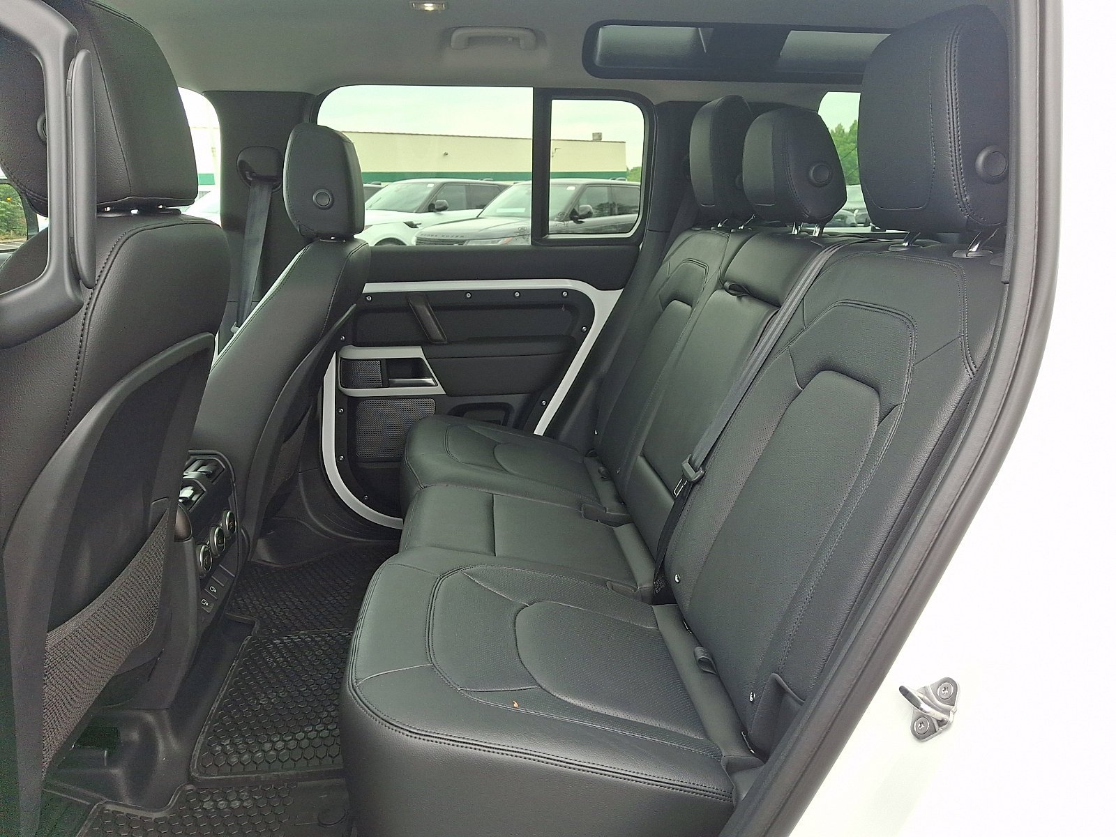 Used 2024 Fuji White - 1AA Land Rover SE image 19