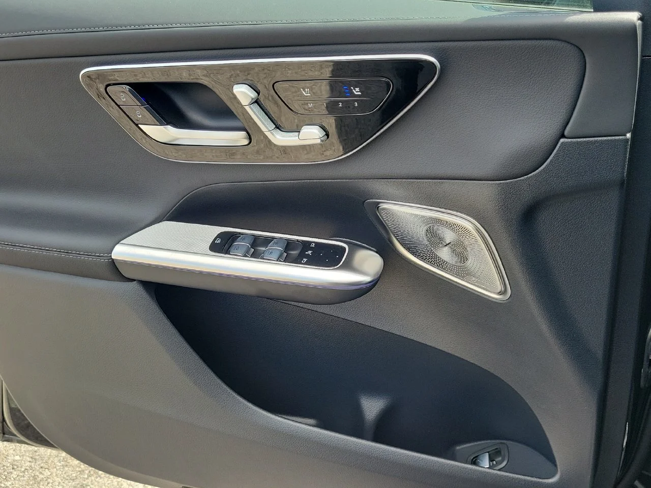 New 2027 Graphite Grey Metallic Mercedes-Benz GLC 300 image 24