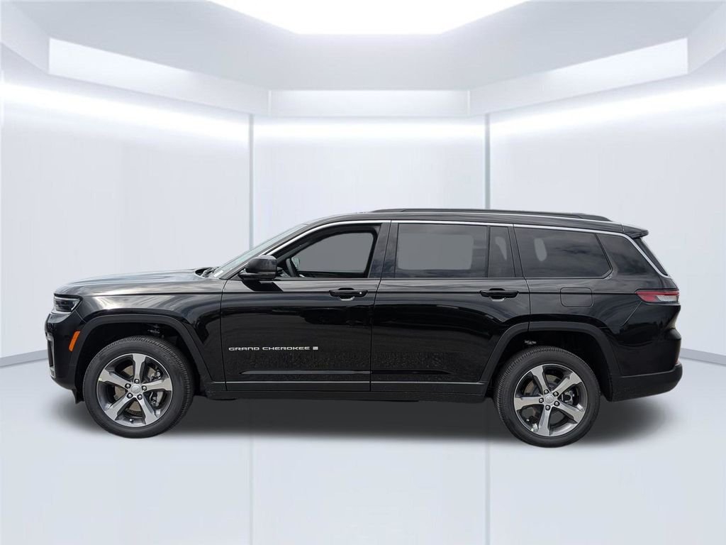New 2026 Diamond Black Crystal Pearl-Coat Exterior Paint Jeep Limited image 2