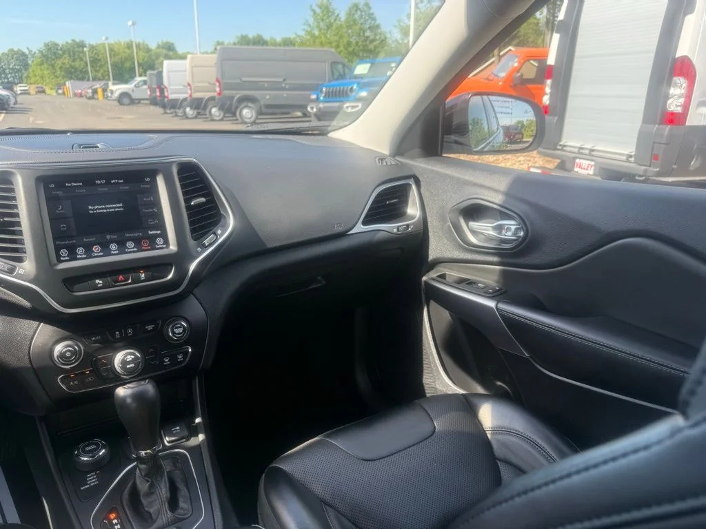 Used 2022 Gray Jeep Latitude Lux image 35