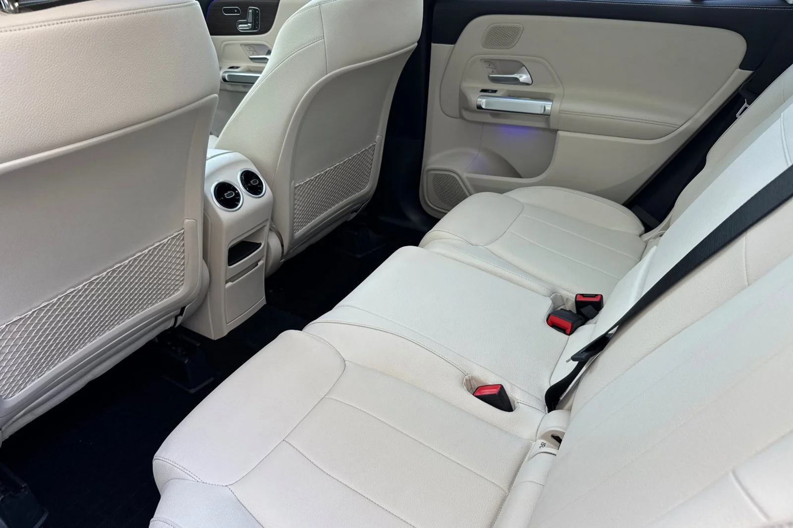 Used 2026 White Mercedes-Benz GLB 250 image 13