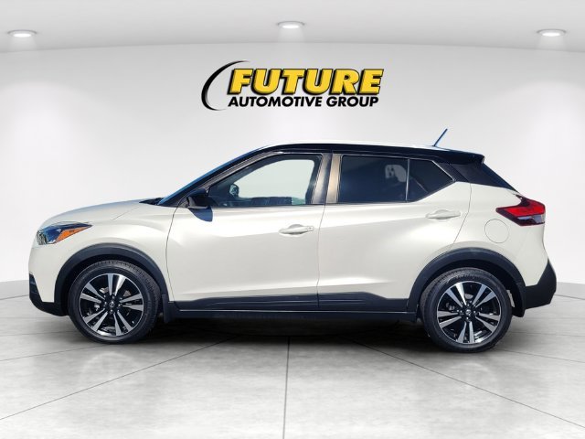 Used 2018 White Nissan SV image 6