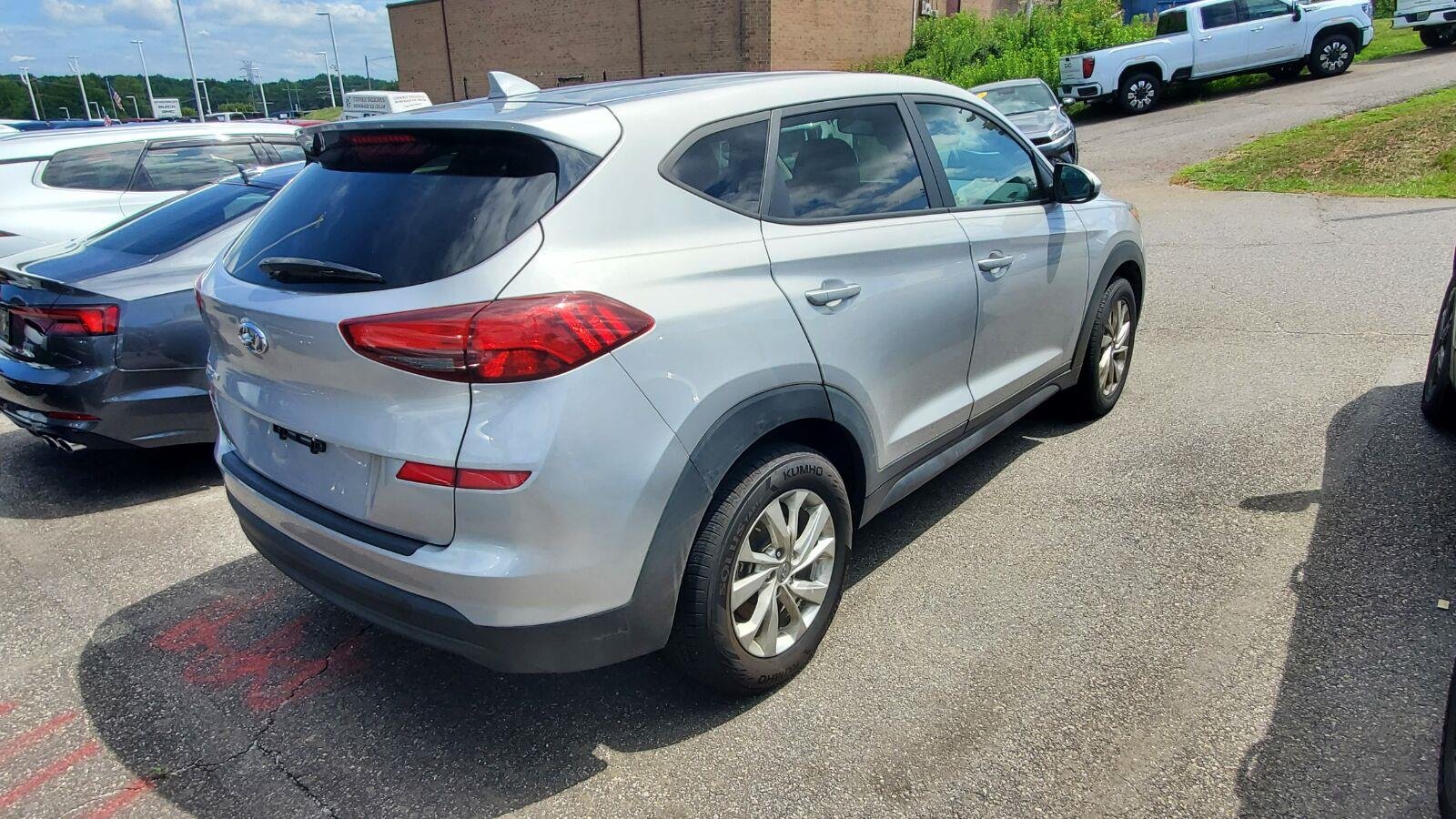 Used 2020 Stellar Silver Hyundai SE image 9