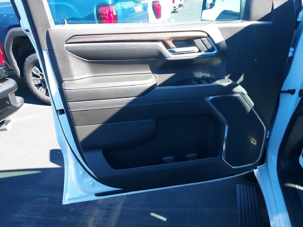 Used 2024 White Chevrolet LT image 12