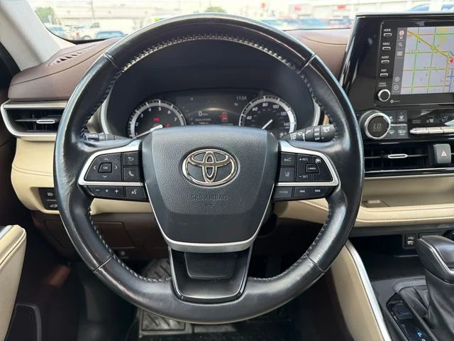 Used 2022  Toyota XLE image 10