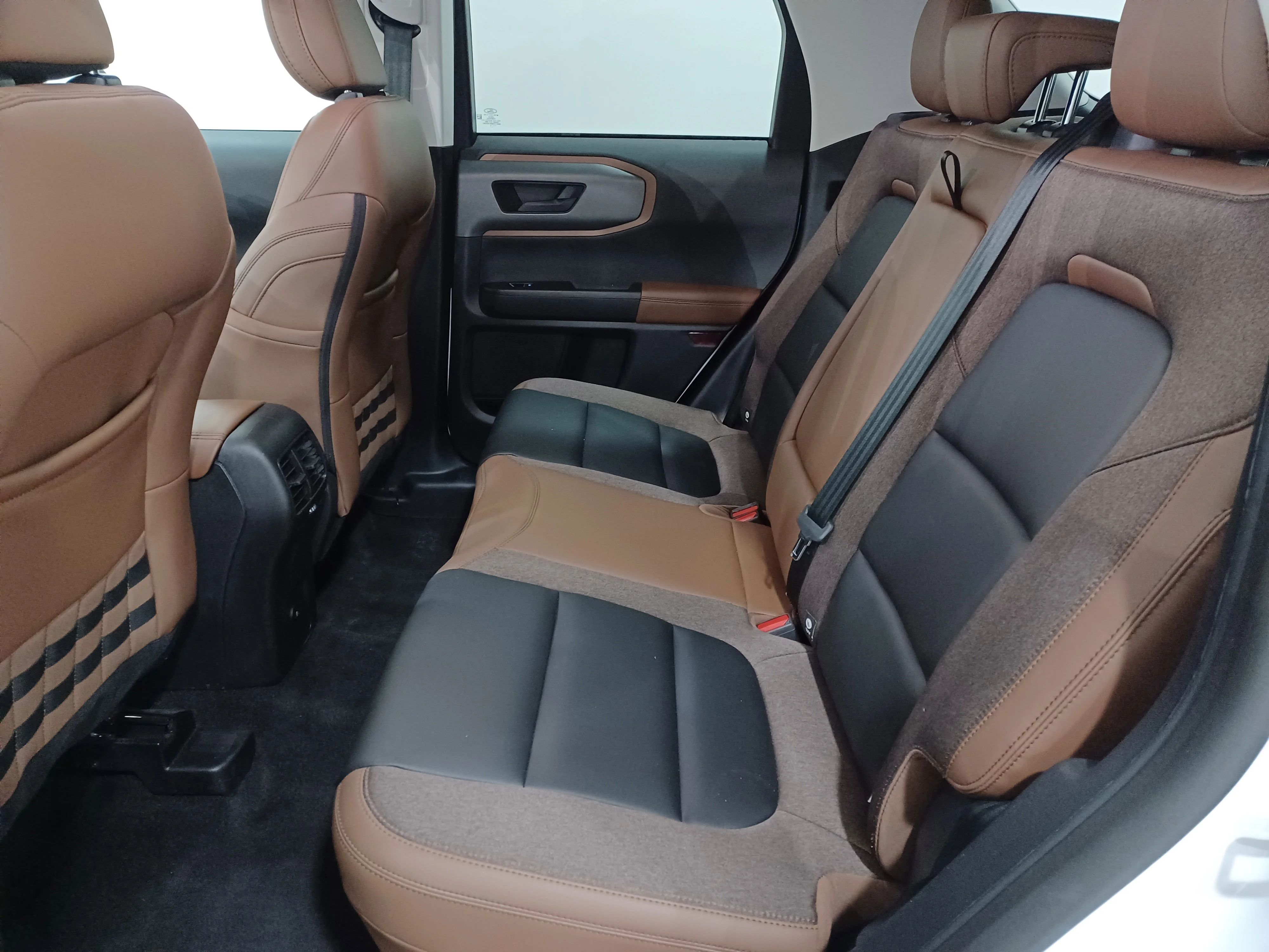 Certified Used 2025 Oxford White Ford Outer Banks 4x4*Adaptive Cruise | Remote Start | Htd Leather | Htd Wheel | Lane Keep Assist image 11