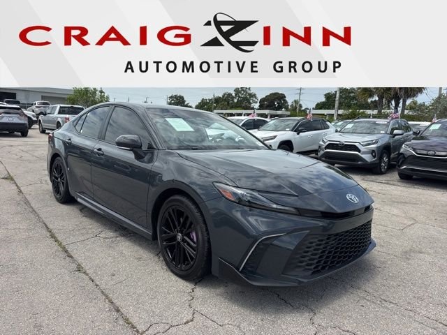 Used 2025  Toyota SE image 1