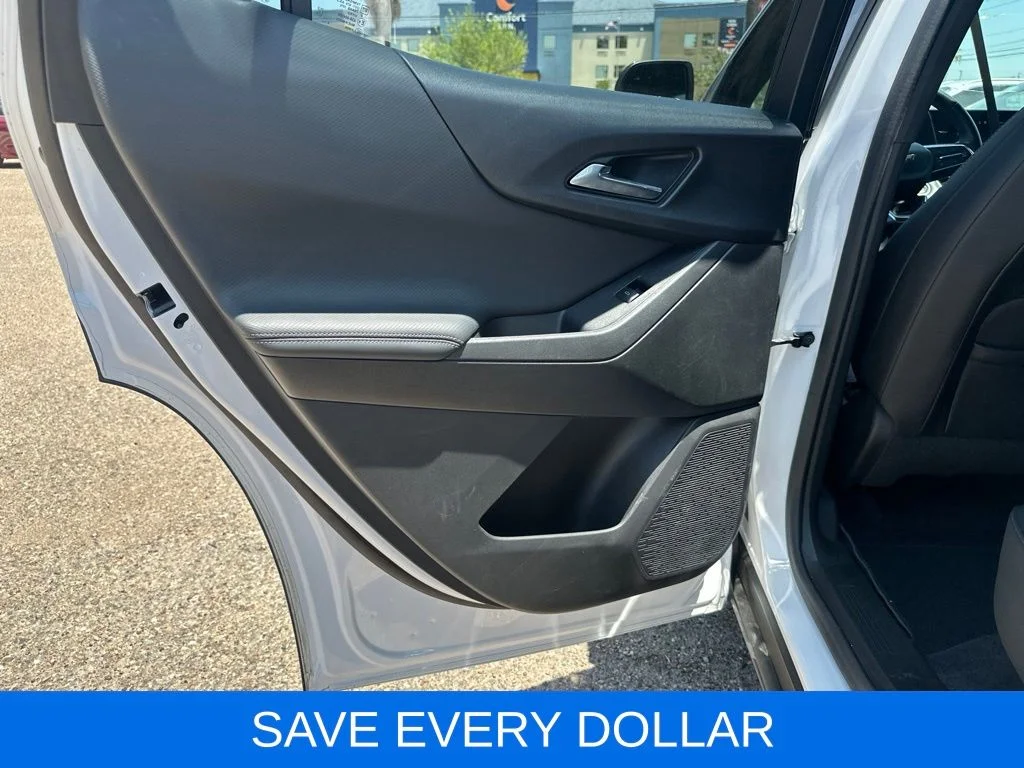 Used 2025 White Chevrolet LT image 17