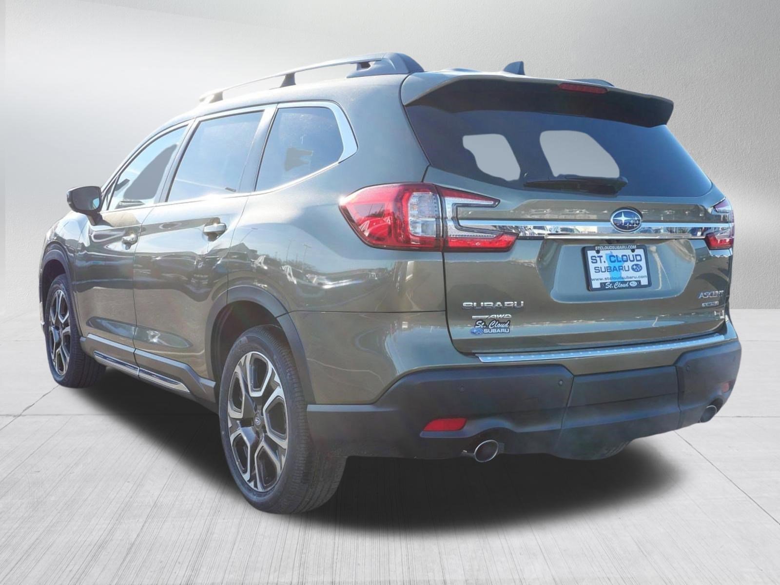 New 2026 AUTUMN GREEN METALLIC Subaru Limited 7-Passenger image 3