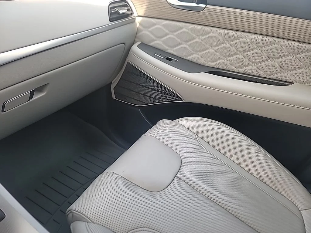 Used 2022 White Hyundai Calligraphy image 23