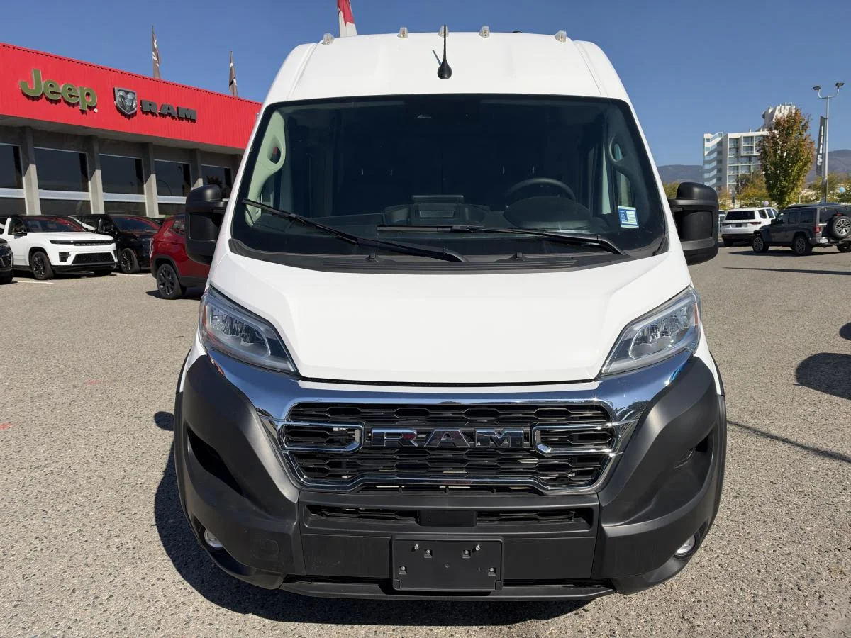 Used 2025 White RAM SLT image 2