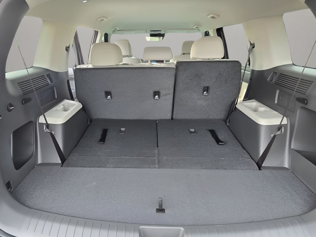New 2026 Hampton Gray Hyundai SE image 30