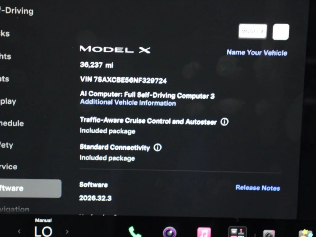 Used 2022  Tesla Base image 19