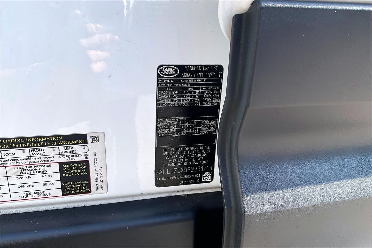 Used 2023 Fuji White Land Rover S image 38
