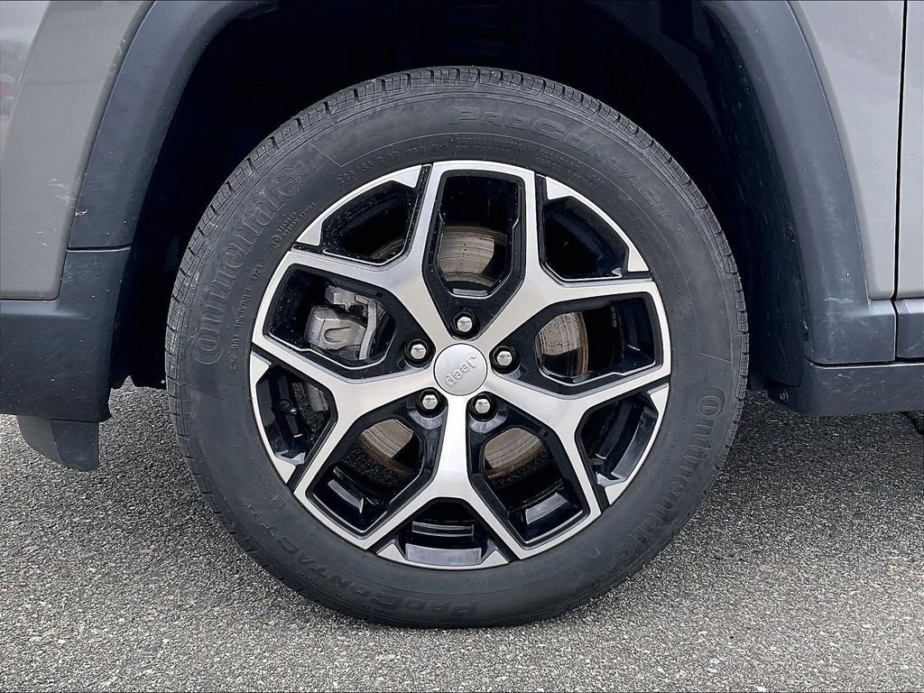 Used 2024 Gray Jeep Limited image 7