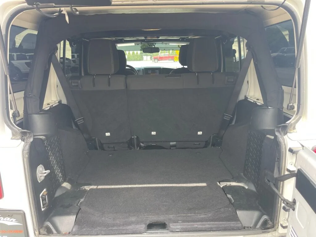 Certified Used 2018 Bright White Jeep Rubicon image 22