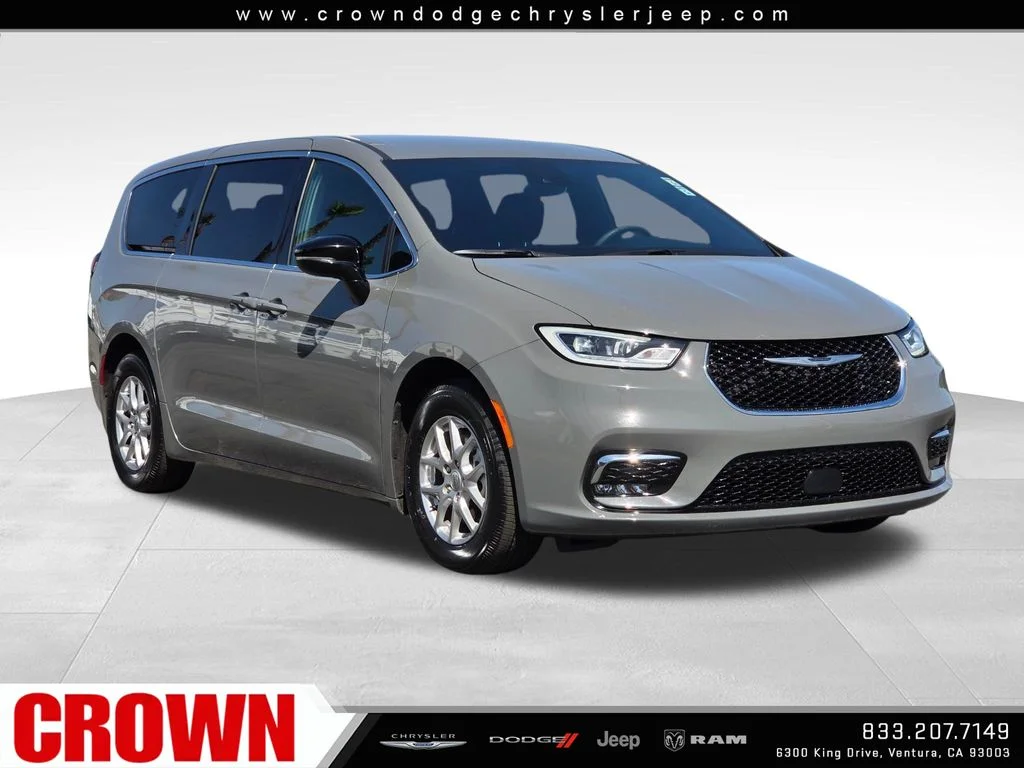 2025 Chrysler Pacifica Select's photo