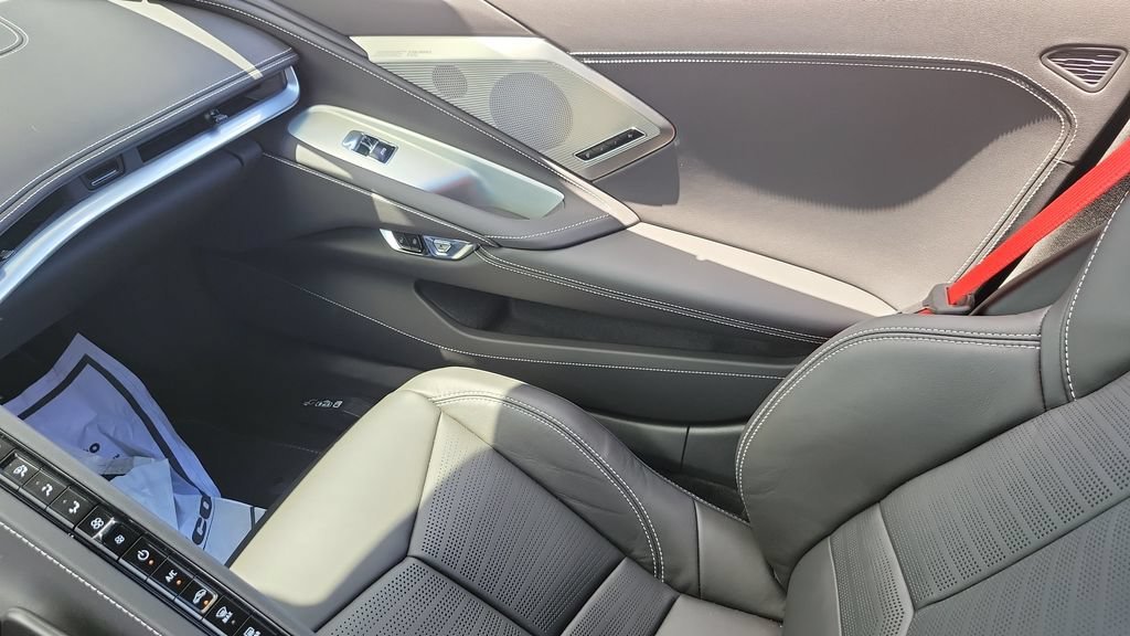 2025 Chevrolet Corvette 2LZ - Photo 13