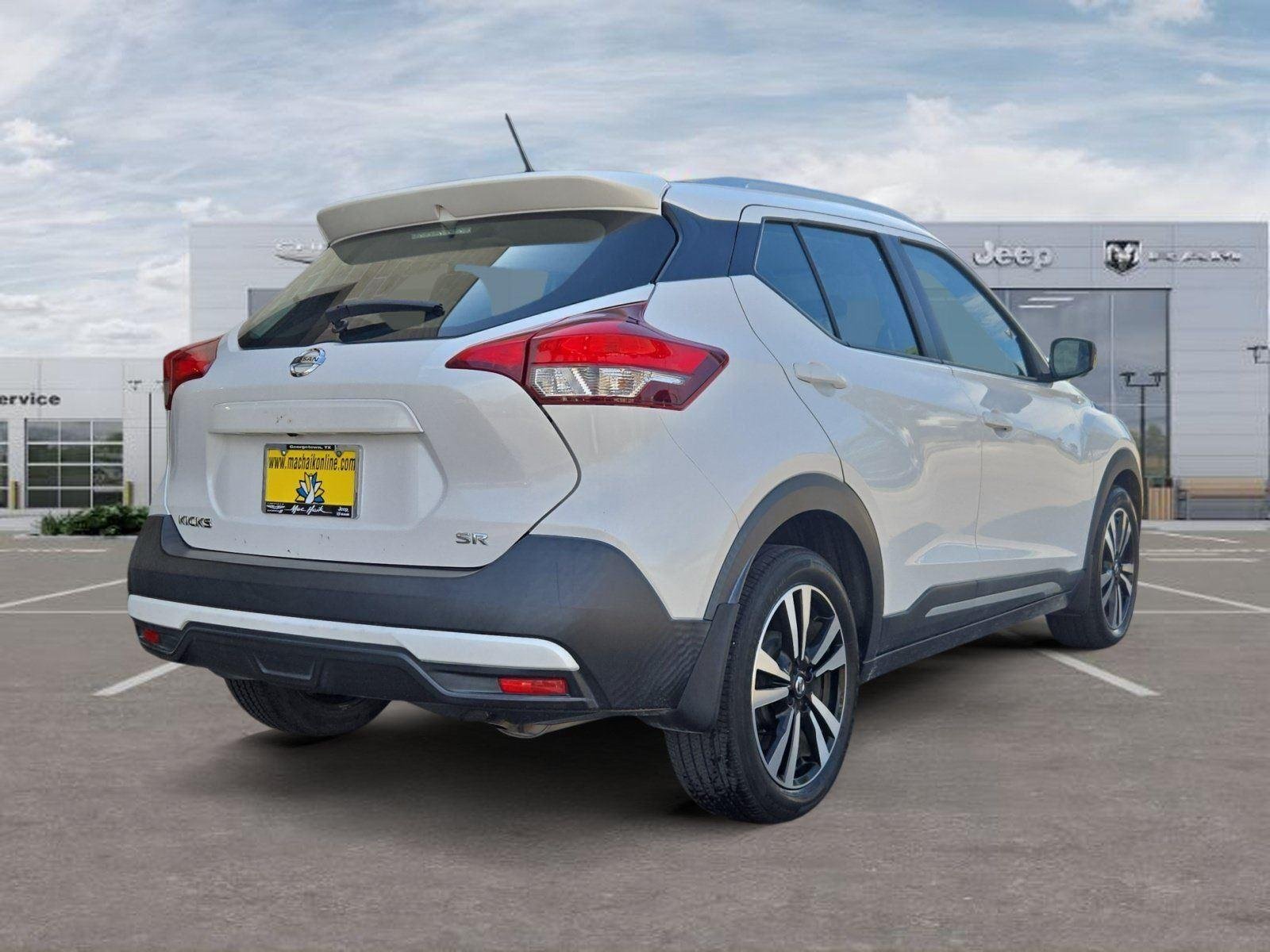 Used 2019 Aspen White Nissan SR image 5