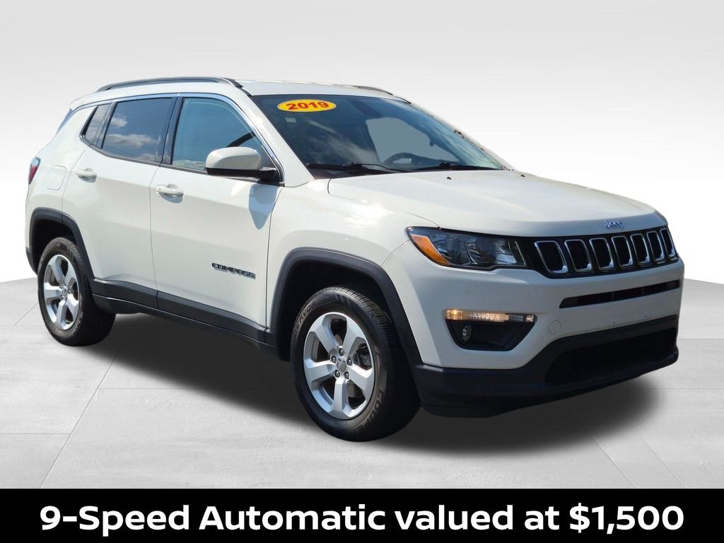 Used 2019 White Clearcoat Jeep Latitude image 4