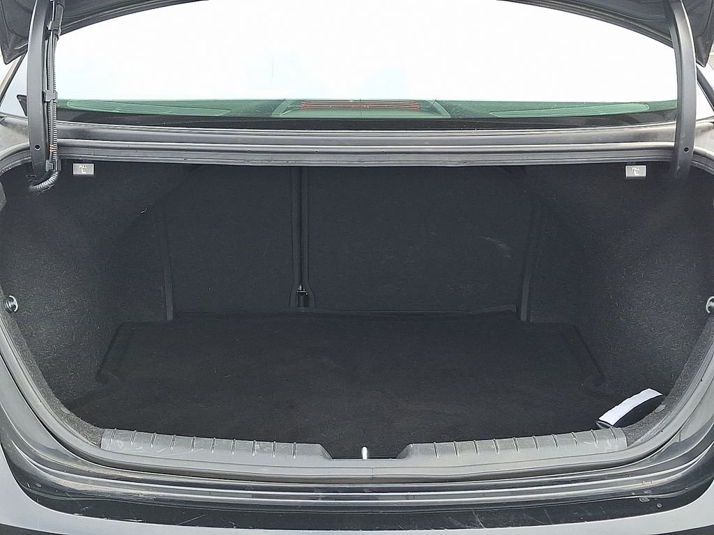 Used 2017 Black Hyundai SE image 28