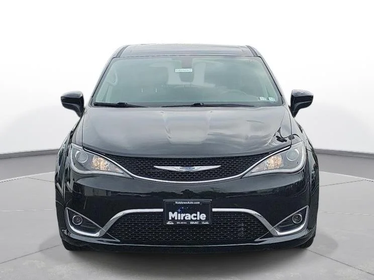 Used 2017 Brilliant Black Crystal Pearlcoat Chrysler Touring Plus image 2
