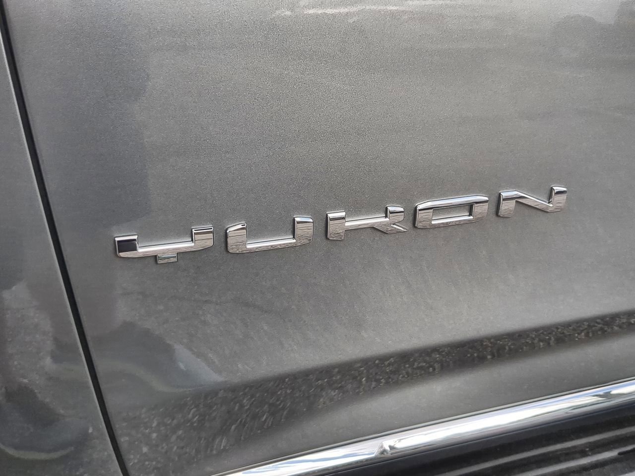 New 2026 Sterling Metallic GMC Elevation image 32