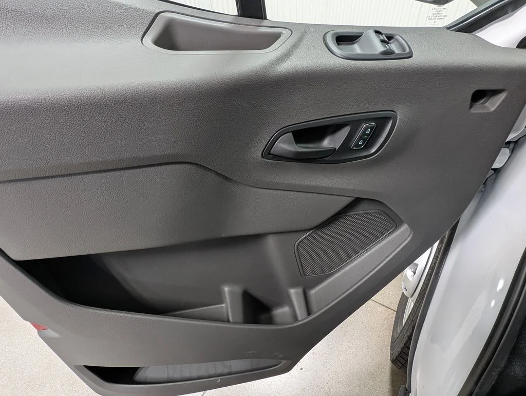 New 2026 Oxford White Ford Cutaway image 11