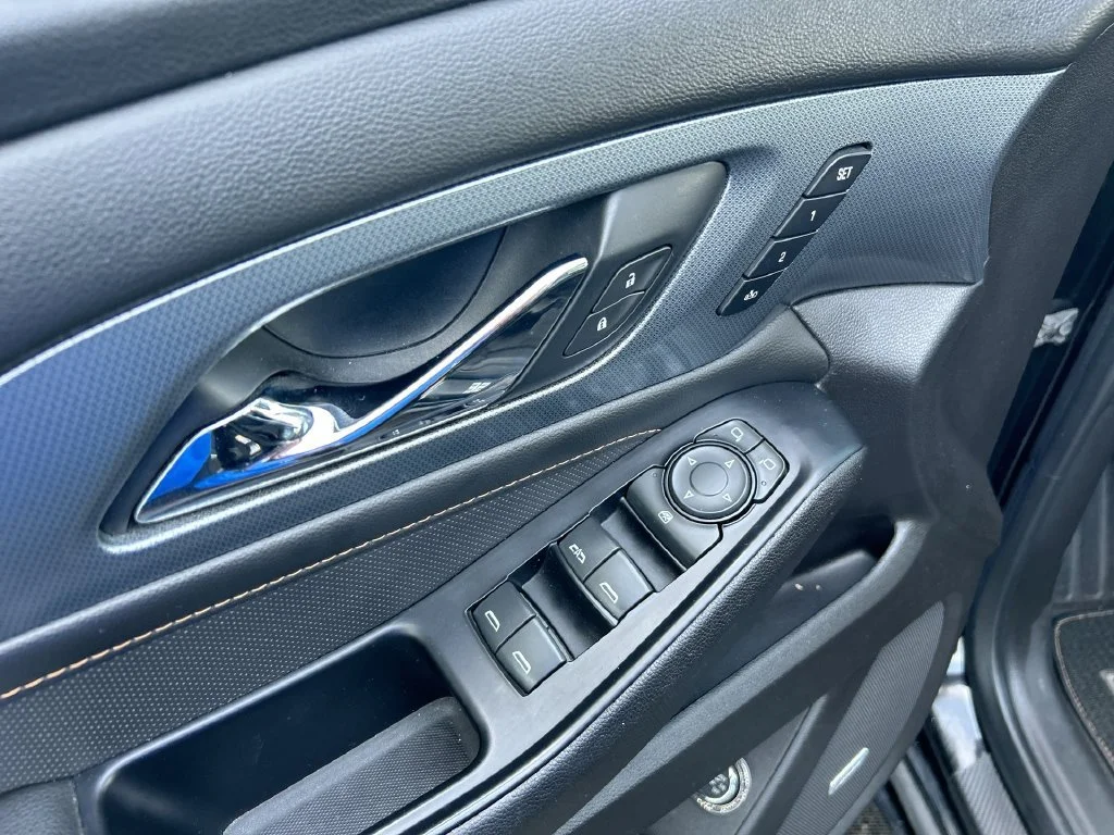 Used 2019 MOSAIC BLACK METALLIC Chevrolet Premier image 26
