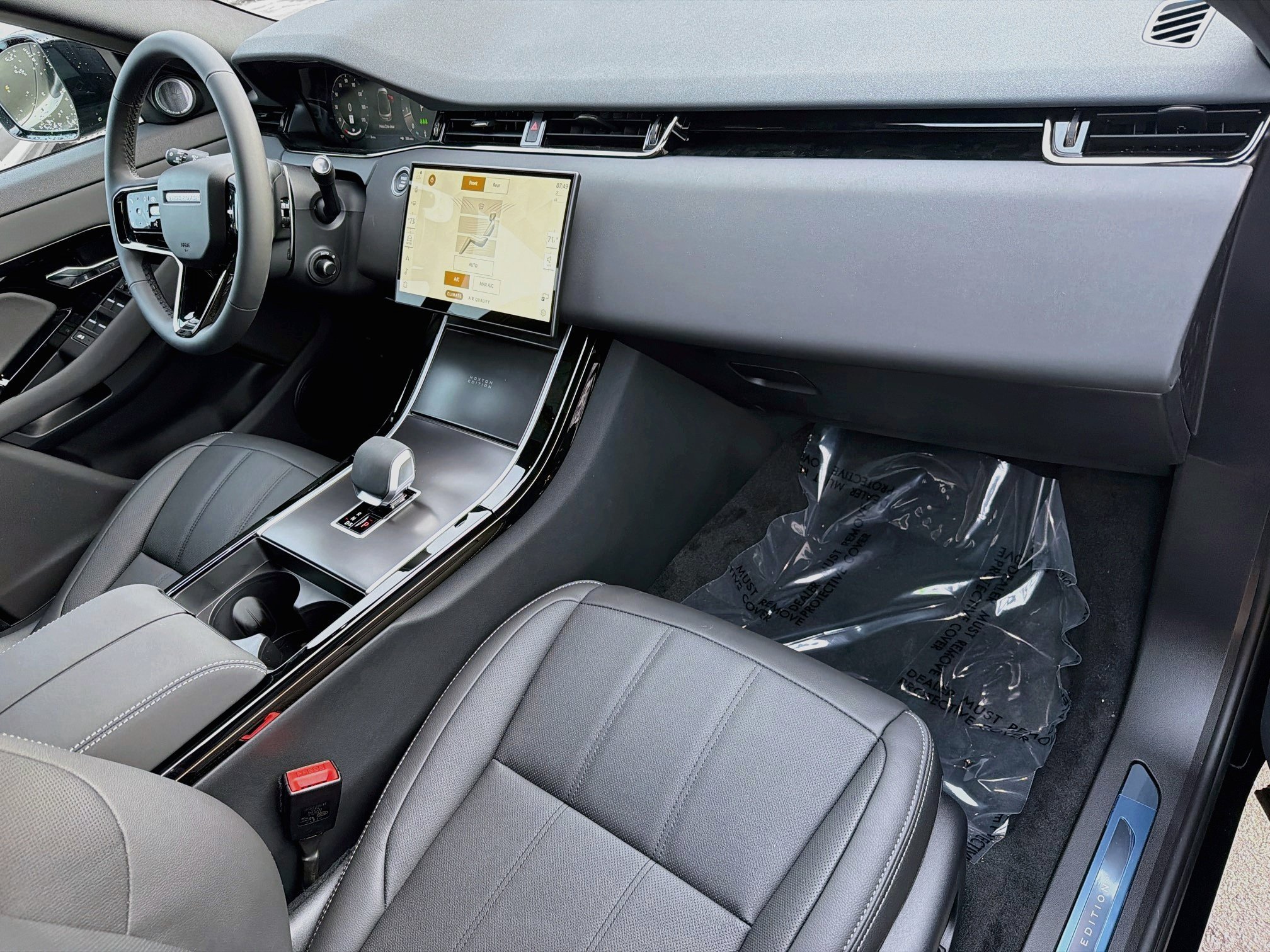 New 2026 Santorini Black LAND ROVER  image 13
