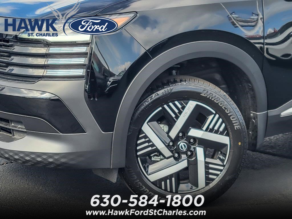 Used 2025 Super Black Nissan SV image 3