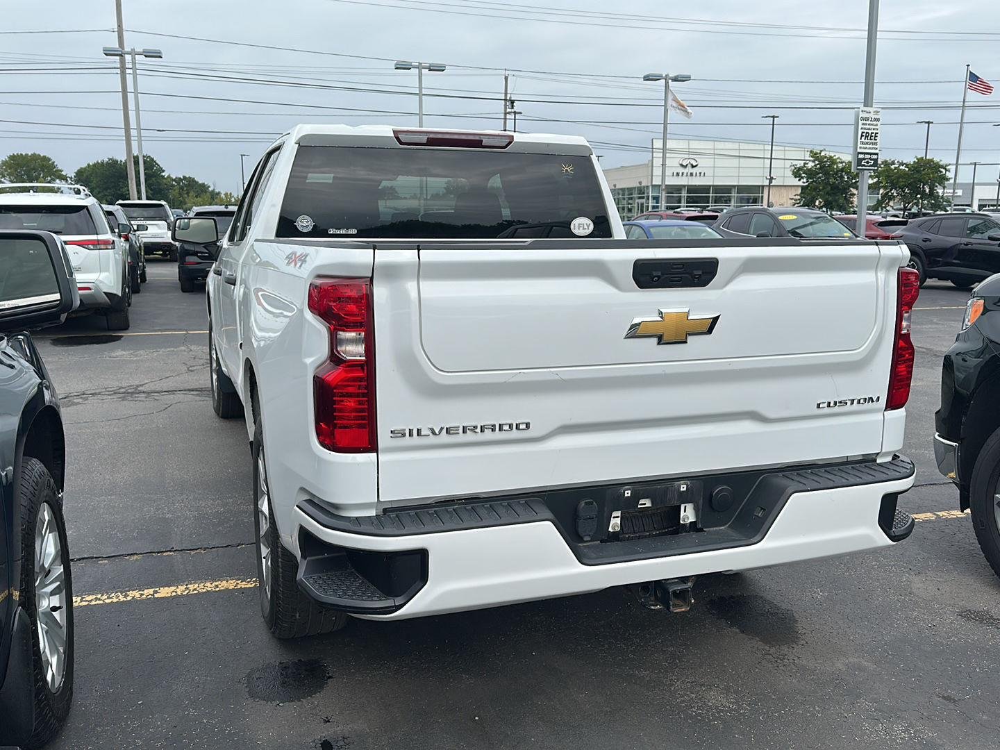 Used 2022 Summit White Chevrolet Custom image 4