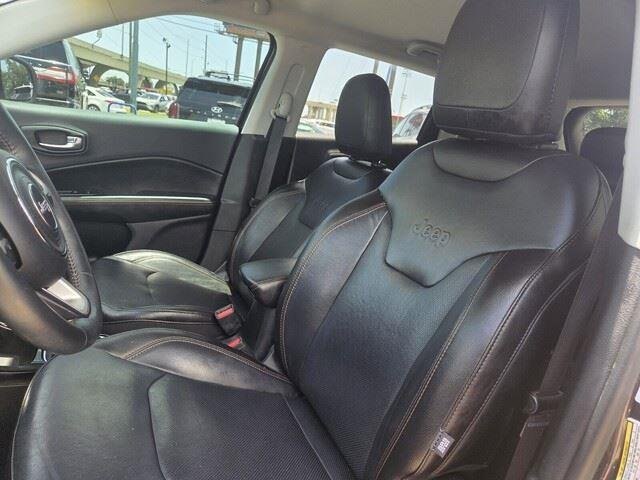 Used 2019 Granite Crystal Metallic Clearcoat Jeep Limited image 10