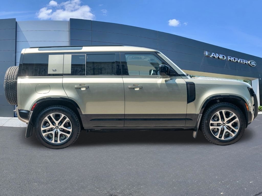 Used 2024 Green Land Rover X-Dynamic SE image 8