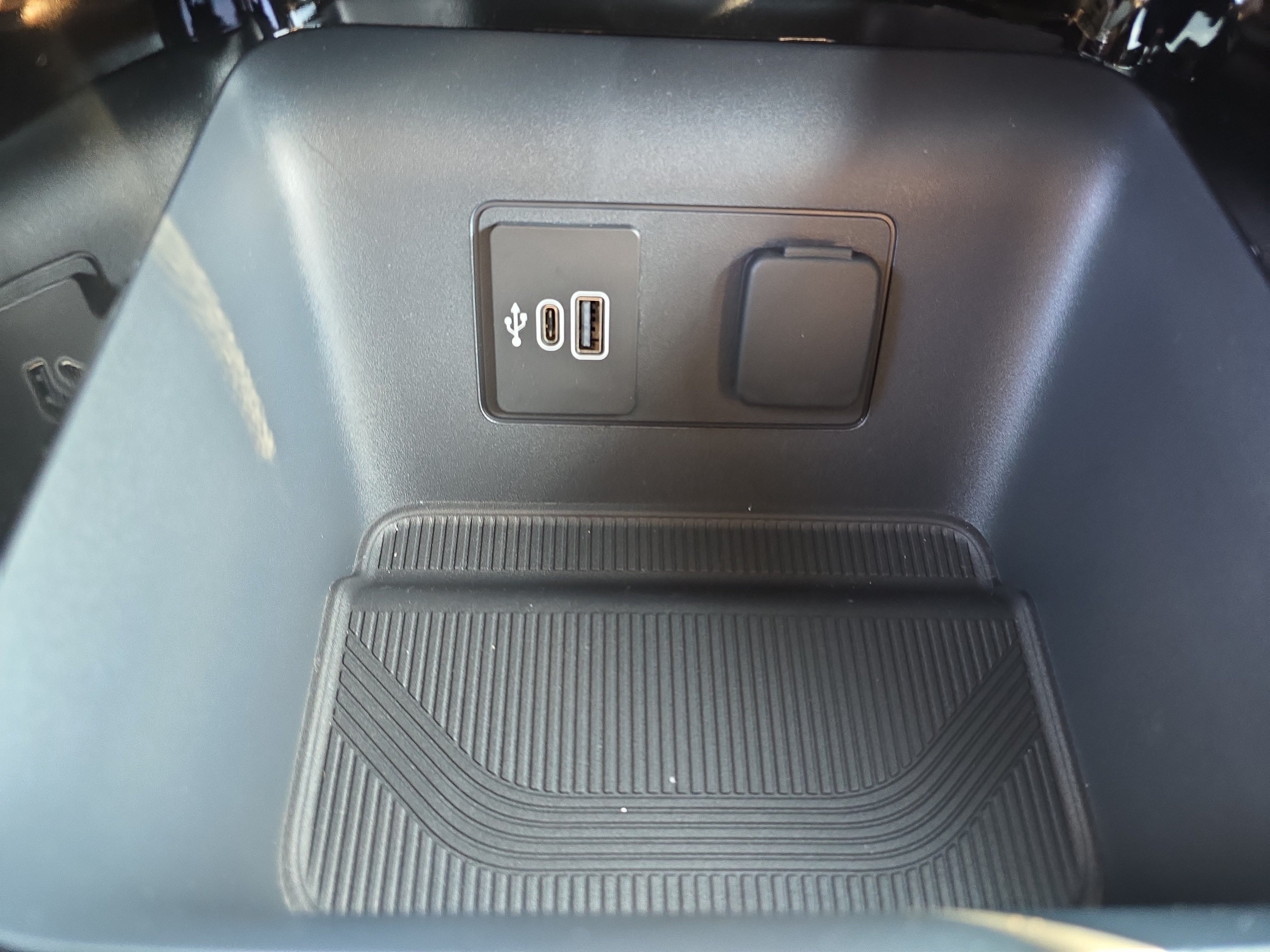 New 2026 Agate Black Metallic Ford Platinum™ image 24