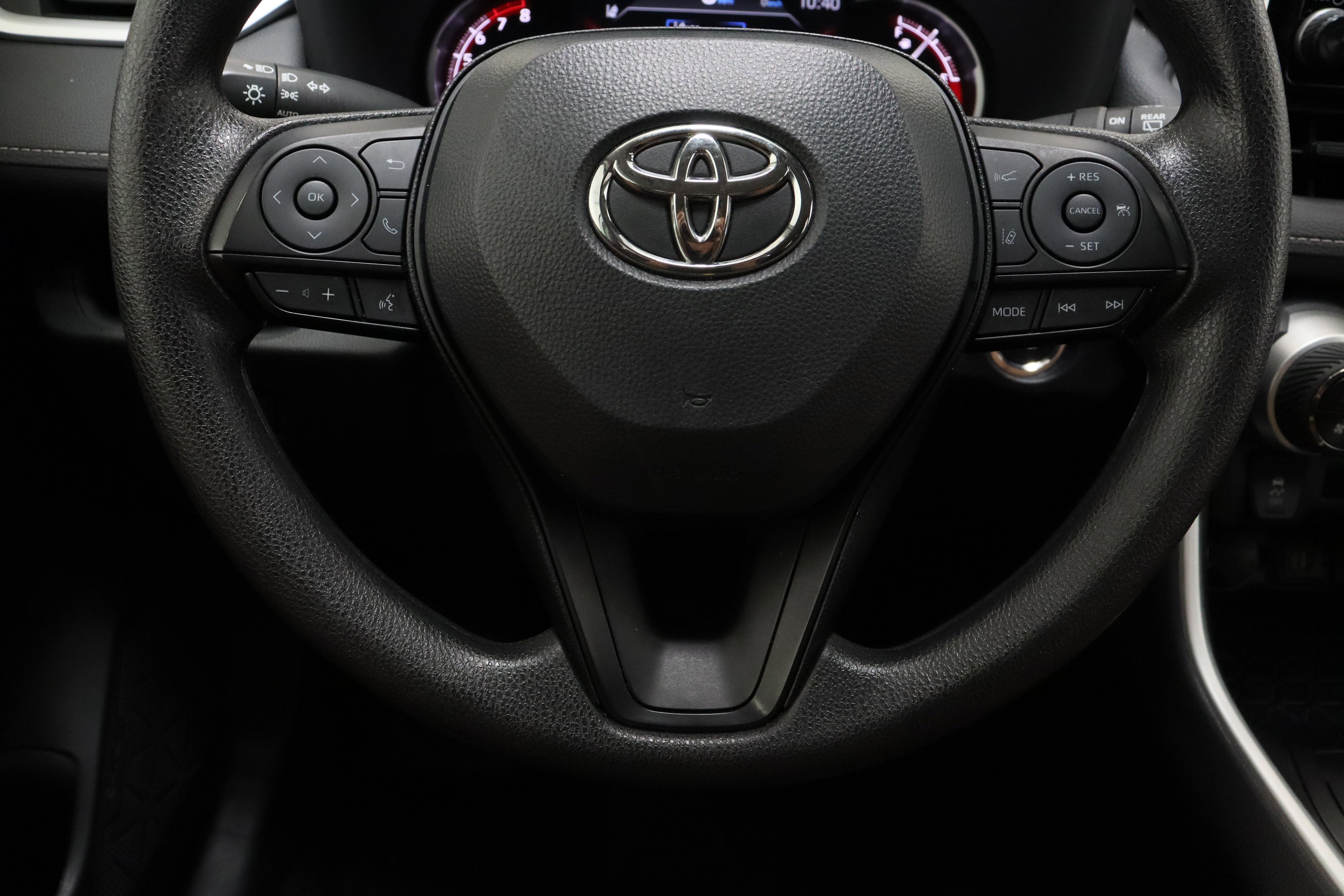 Used 2025 Silver Sky Metallic Toyota XLE 2.5L image 24
