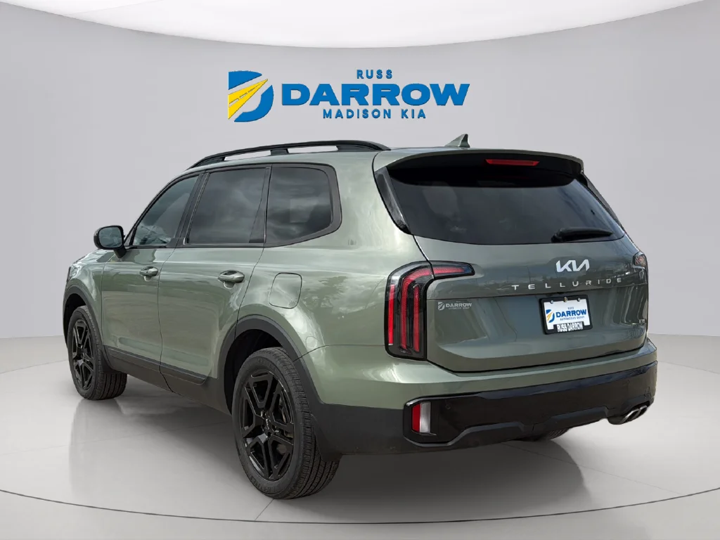 Used 2024 Jungle Green Kia EX X-Line image 3