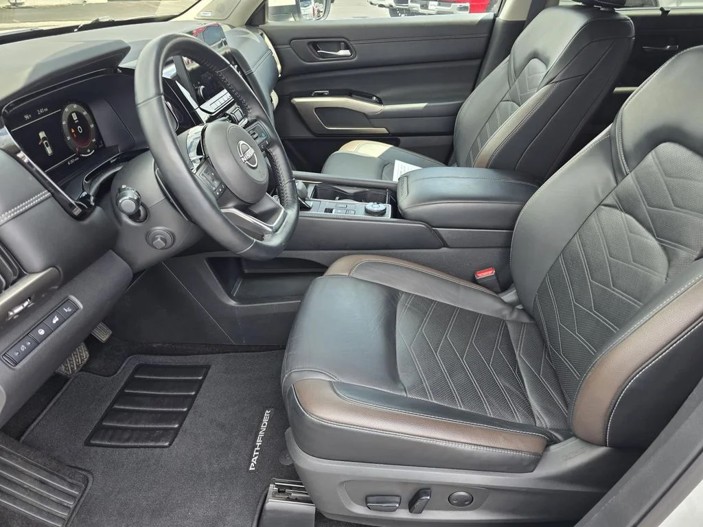Used 2023 White Nissan Platinum 4WD image 9
