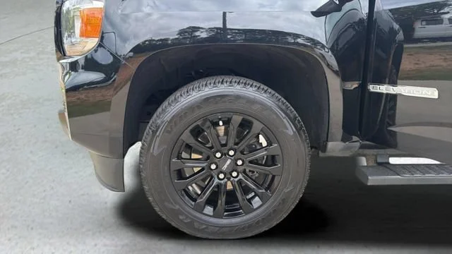 Used 2022 Onyx Black GMC Elevation image 30