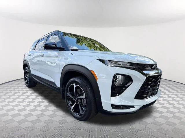 Used 2023 SUMMIT WHITE Chevrolet RS image 3